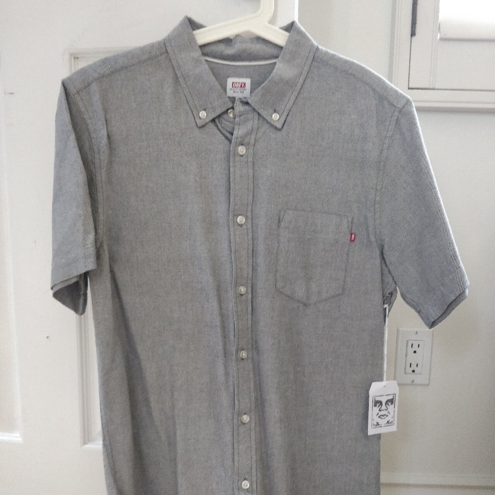 Obey men's short sleeves button down shirt medium